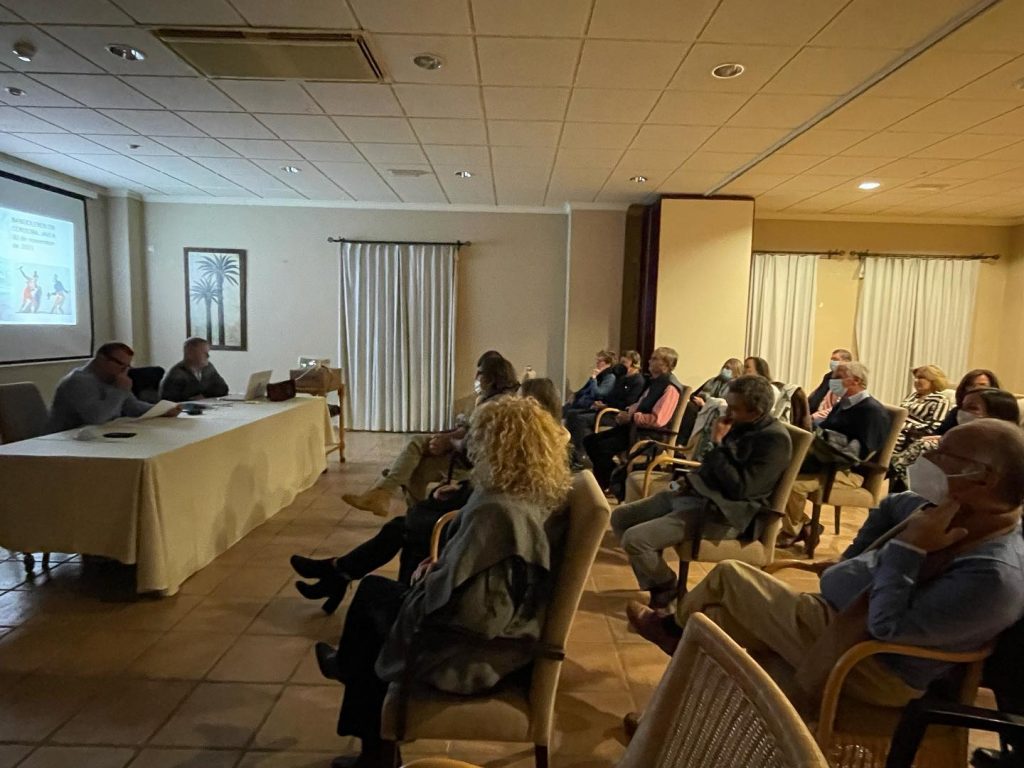 Carlos de Olavarrieta Jurado nos instruye sobre los bandoleros en la guerra de la independencia | Rotary Club Jávea Rotary Club Jávea | CharlaBandoleros002 1024x768 1