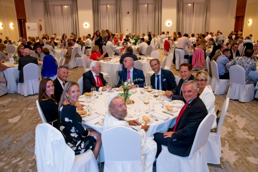 Gran éxito de la charla con el Padre Ángel y Aldo Olcese | Rotary Club Jávea Rotary Club Jávea | PadreAngel021 1024x682 1