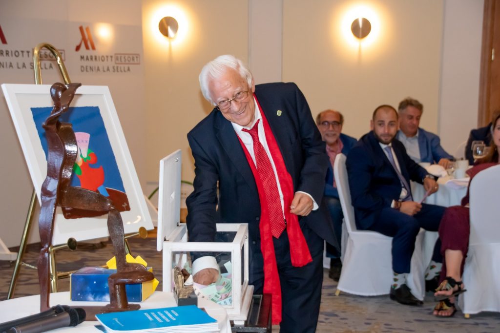 Gran éxito de la charla con el Padre Ángel y Aldo Olcese | Rotary Club Jávea Rotary Club Jávea | PadreAngel032 1024x682 1